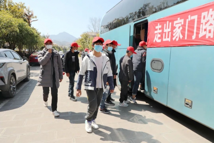 玉龙县这101人将赴江苏无锡务工