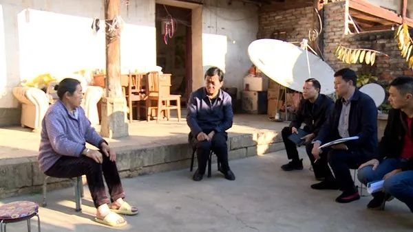 和振深入基层调研农危改工作情况