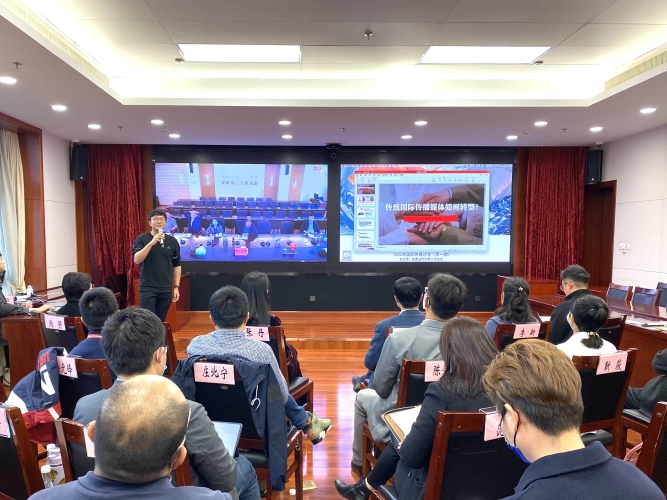 5.图为张若谷作分享，拍摄：陈静.jpg