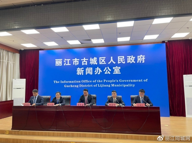 古城区优化营商环境新闻发布会：“1 8”政策体系，打造古城区一流营商环境 (1).jpg