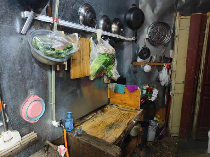 “三合一”场所隐患大  丽江古城4家店铺被查封！ (8).jpg