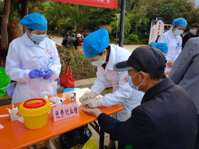 永胜县开展爱国卫生月暨爱国卫生运动70周年主题宣传活动