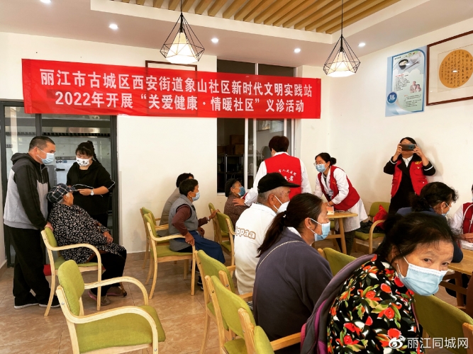 义诊走进社区，为幸福生活助力 (1).jpg