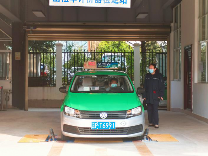 丽江：突出“便民惠民亲民” 确保出租车计价器年检工作“到位”
