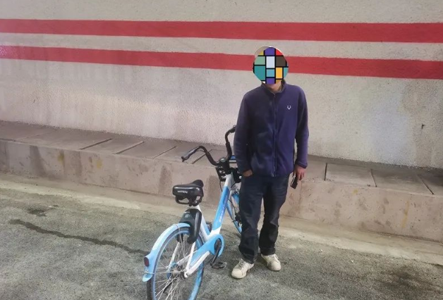 他扫了辆共享单车上高速，竟是为了旅行看风景