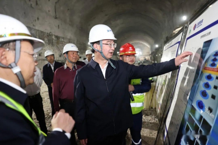 王宁在丽江市迪庆州调研时强调：建好滇中引水工程 助力地方经济发展 造福广大人民群众1.jpg