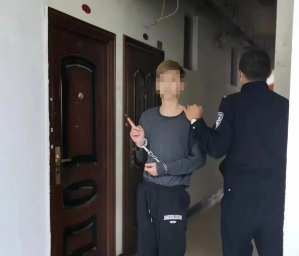 丽江这名男子酒后高空抛物，已被刑拘！
