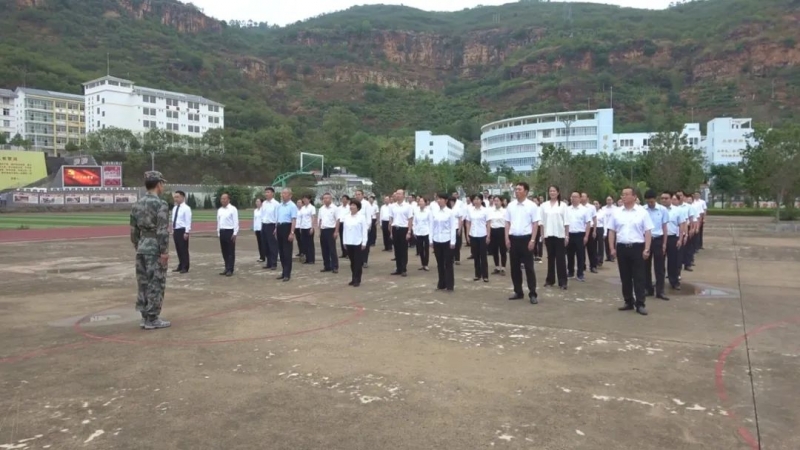 省市县金融系统党员到华坪女高参加党性教育活动