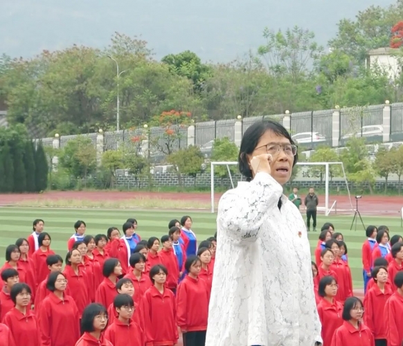 省市县金融系统党员到华坪女高参加党性教育活动