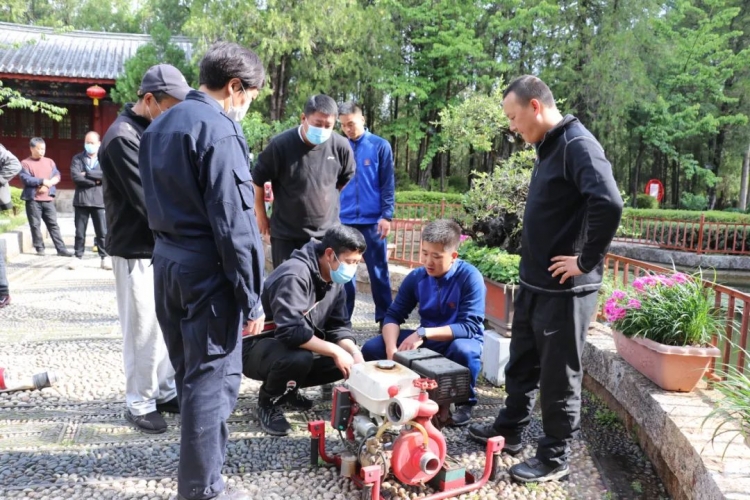筑牢丽江古城“安全墙” 狮子山景区开展消防水泵、消火栓培训
