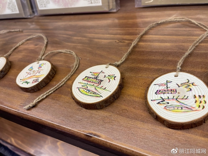 非遗文化荟萃之地，纳西文字绘画到这里体验1.jpg