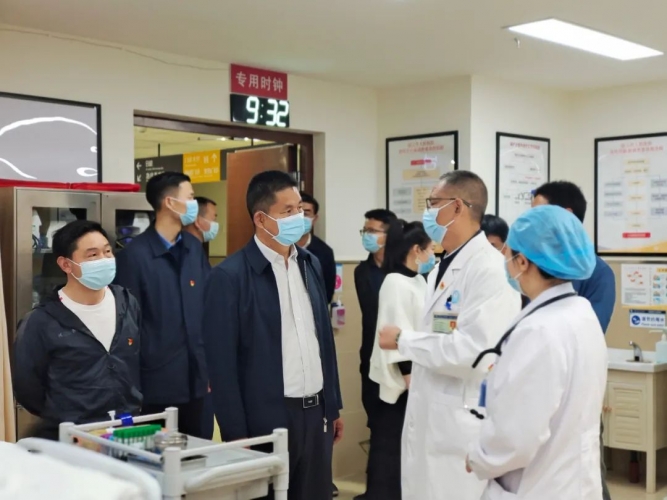 丽江市卫生健康委主要领导到市级公立医院和疾控中心调研 (2).jpg