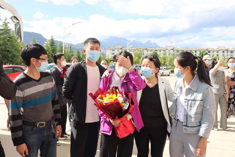 千里驰援 用心守沪，今天他们回家了！ (1).jpg