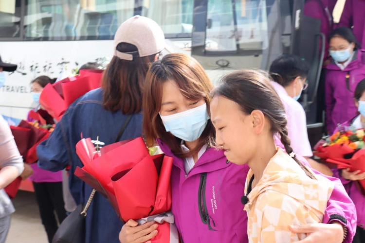 千里驰援 用心守沪，今天他们回家了！ (3).jpg