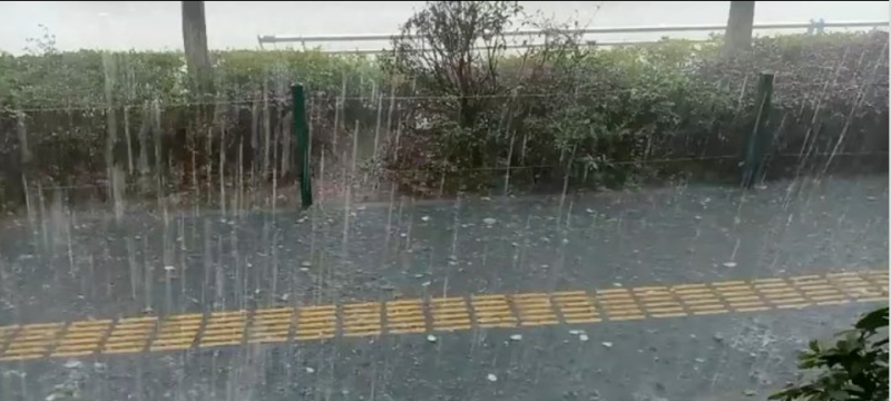 敢问路在何方？ 雨流成河  我们在丽江“乘风破浪”！