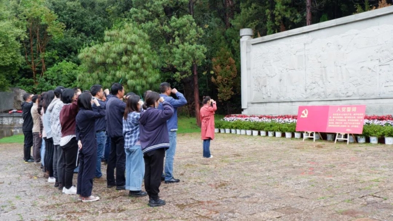 玉龙雪山管委会党组开展庆“七一”主题活动