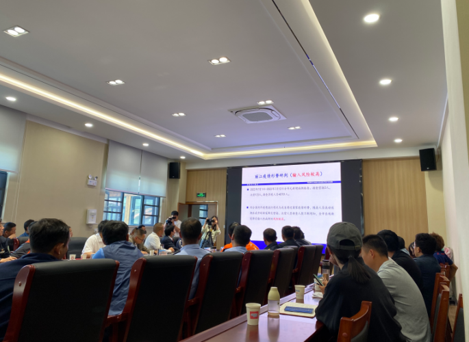 玉龙雪山景区召开暑期旅游接待工作调度会  高质量服务好来丽游客 (1).png