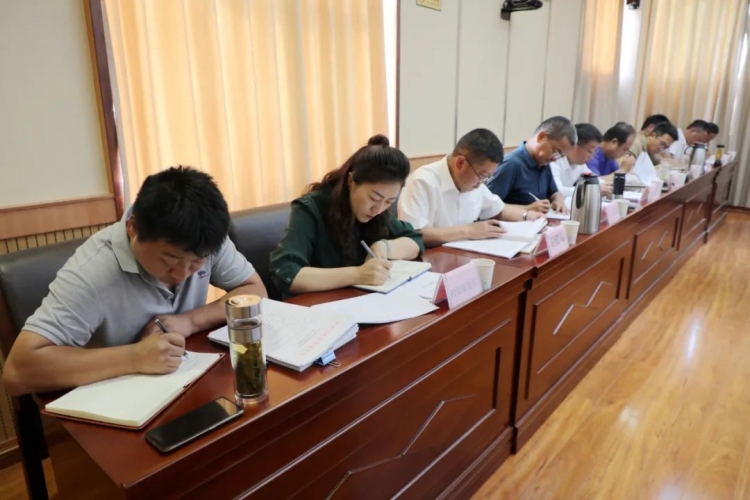 玉龙县召开十四届县委常委会第34次会议