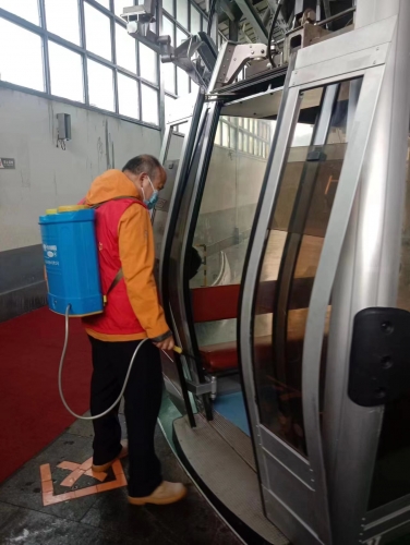 玉龙雪山景区工作人员“不缺位”努力站好暑期旅游的“每一班岗”