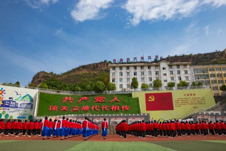 我为云南新地标点赞  红梅傲立华坪女高 (2).jpg