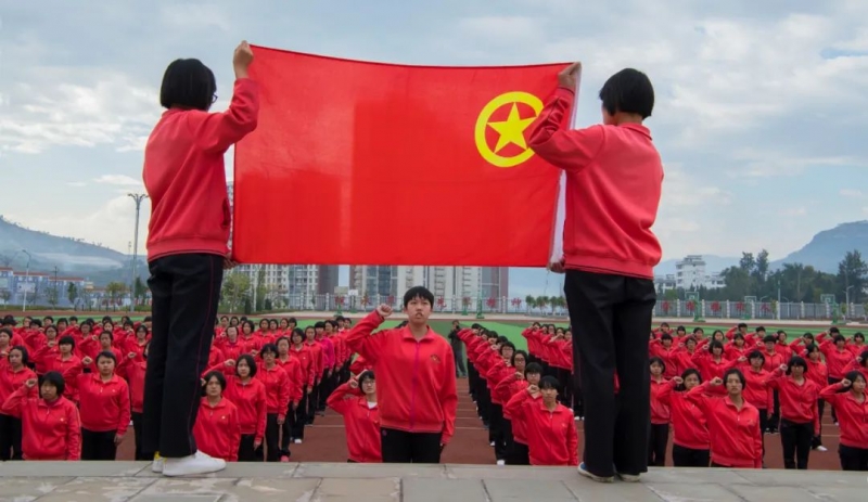 我为云南新地标点赞  红梅傲立华坪女高 (5).jpg