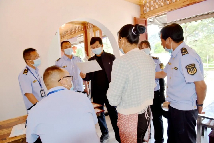 周开举副市长暗访督查暑期食品安全工作