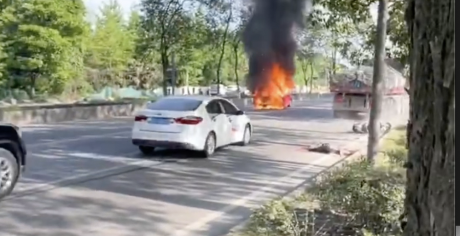 远离大货车，生命就在一瞬间
