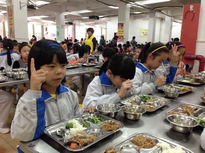 想靠中小学食堂赚钱？这个算盘今后不能再打了