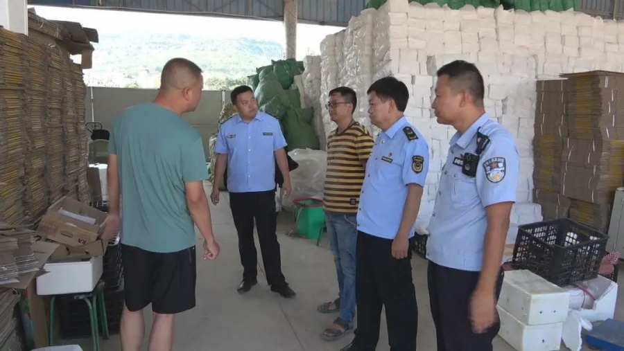 华坪县这几家单位联合执法，开展芒果包装标识突击检查