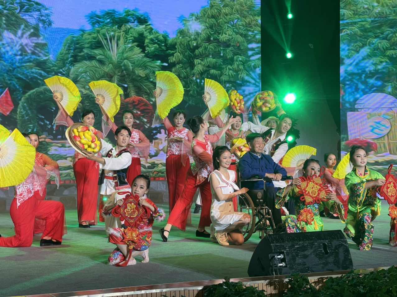 丽江华坪县举行芒果节颁奖暨文艺演出10