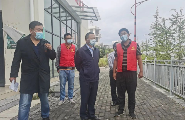 张伟调研宁蒗县西川疫情防控服务点