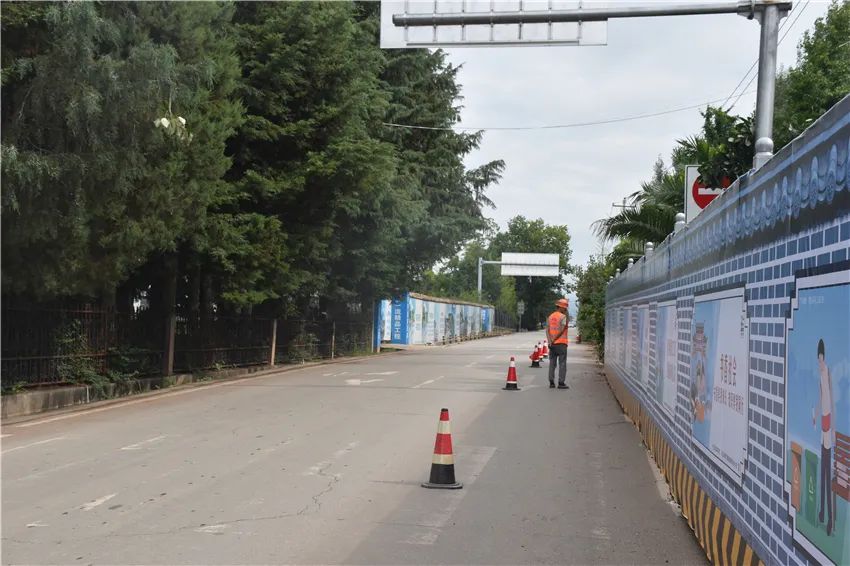 玉甘路改扩建工程动工  来往雪山方向的驾驶员请注意 (1).jpg