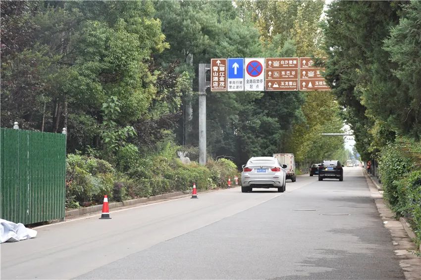 玉甘路改扩建工程动工  来往雪山方向的驾驶员请注意 (2).jpg
