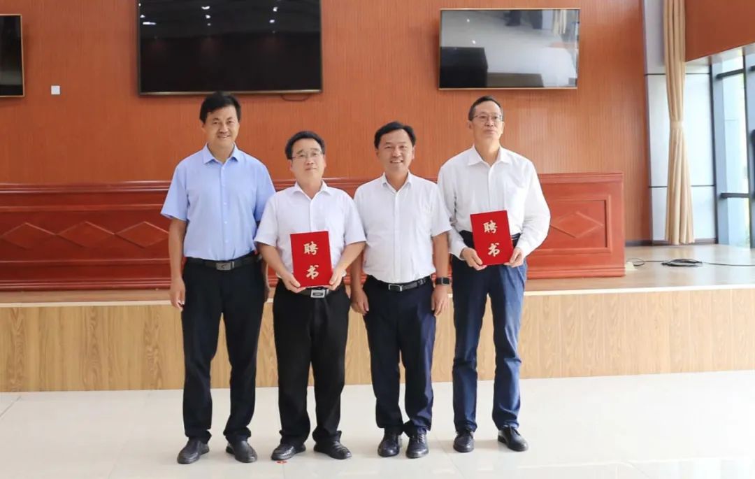 省农业科学院热带亚热带经济作物研究所华坪博士工作站、华坪工作站揭牌成立