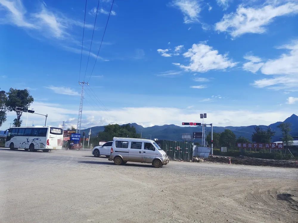 长水至拉市道路主线已完成路基工程，即将转入路面施工