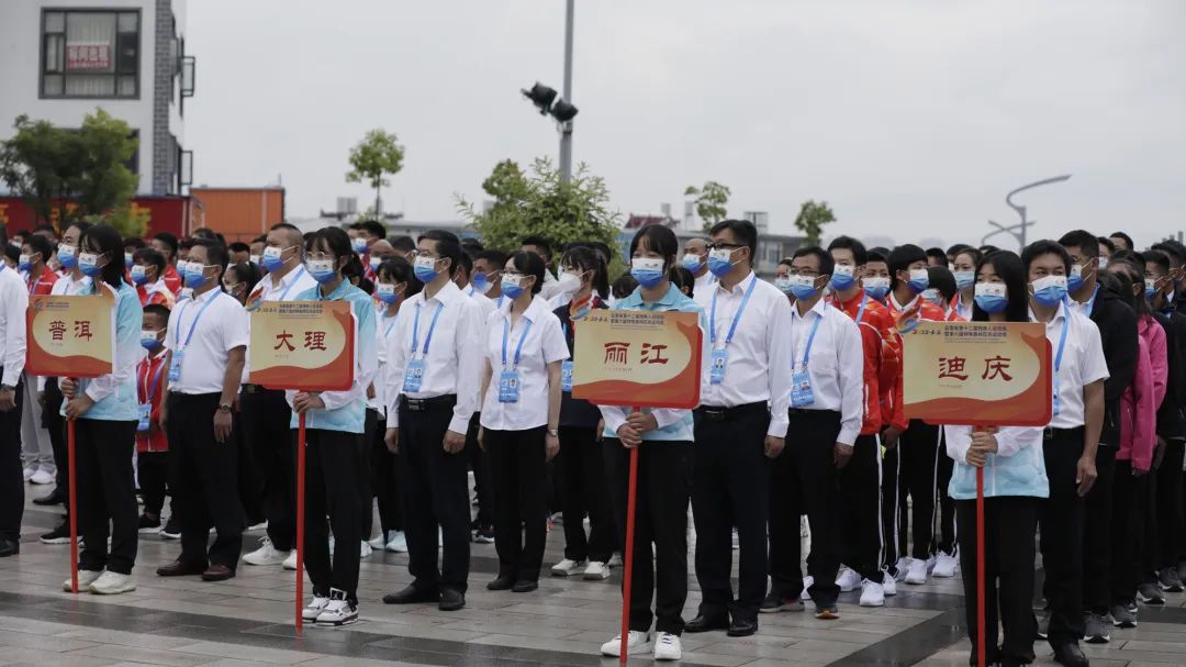 丽江代表团抵达玉溪.jpg
