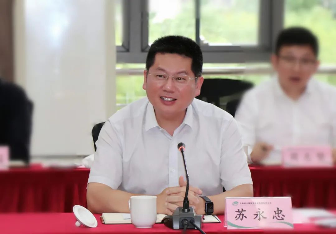市政府与云南交投集团签订《丽江雪山观光火车建设项目投资合作协议》.jpg