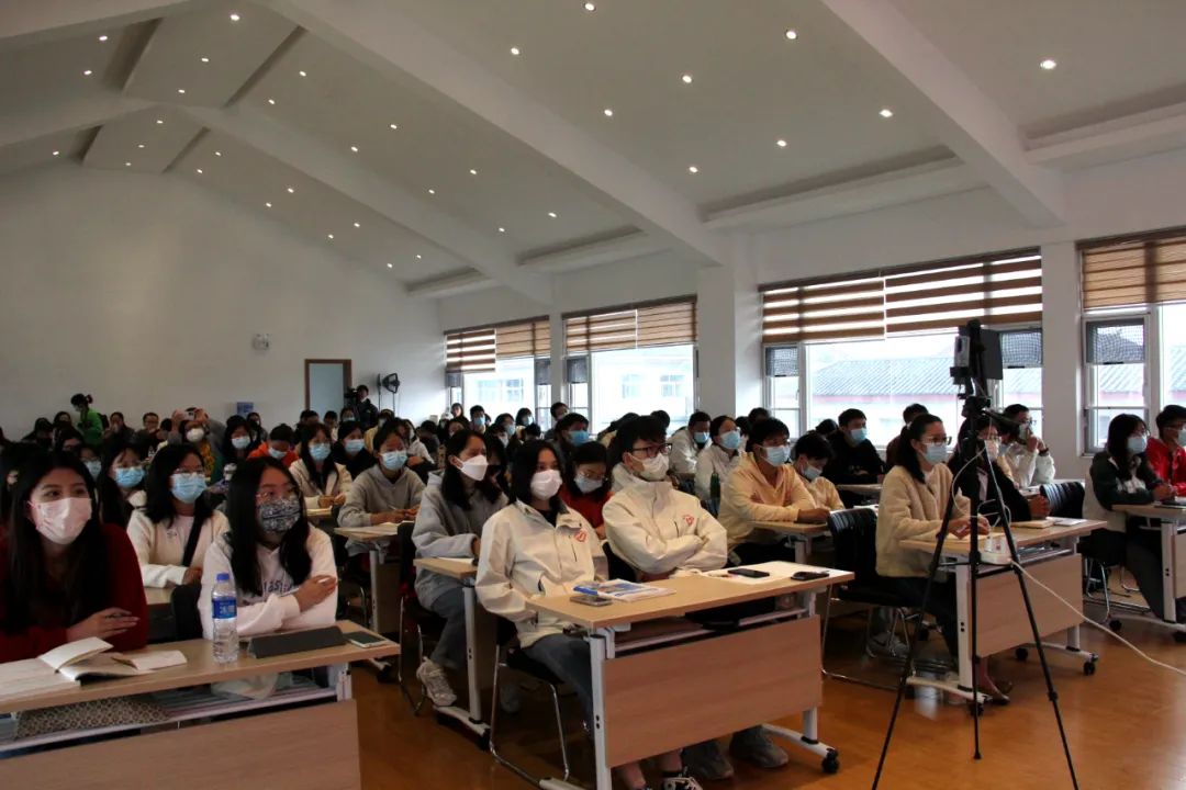 丽江大学生志愿服务西部计划志愿者培训开班