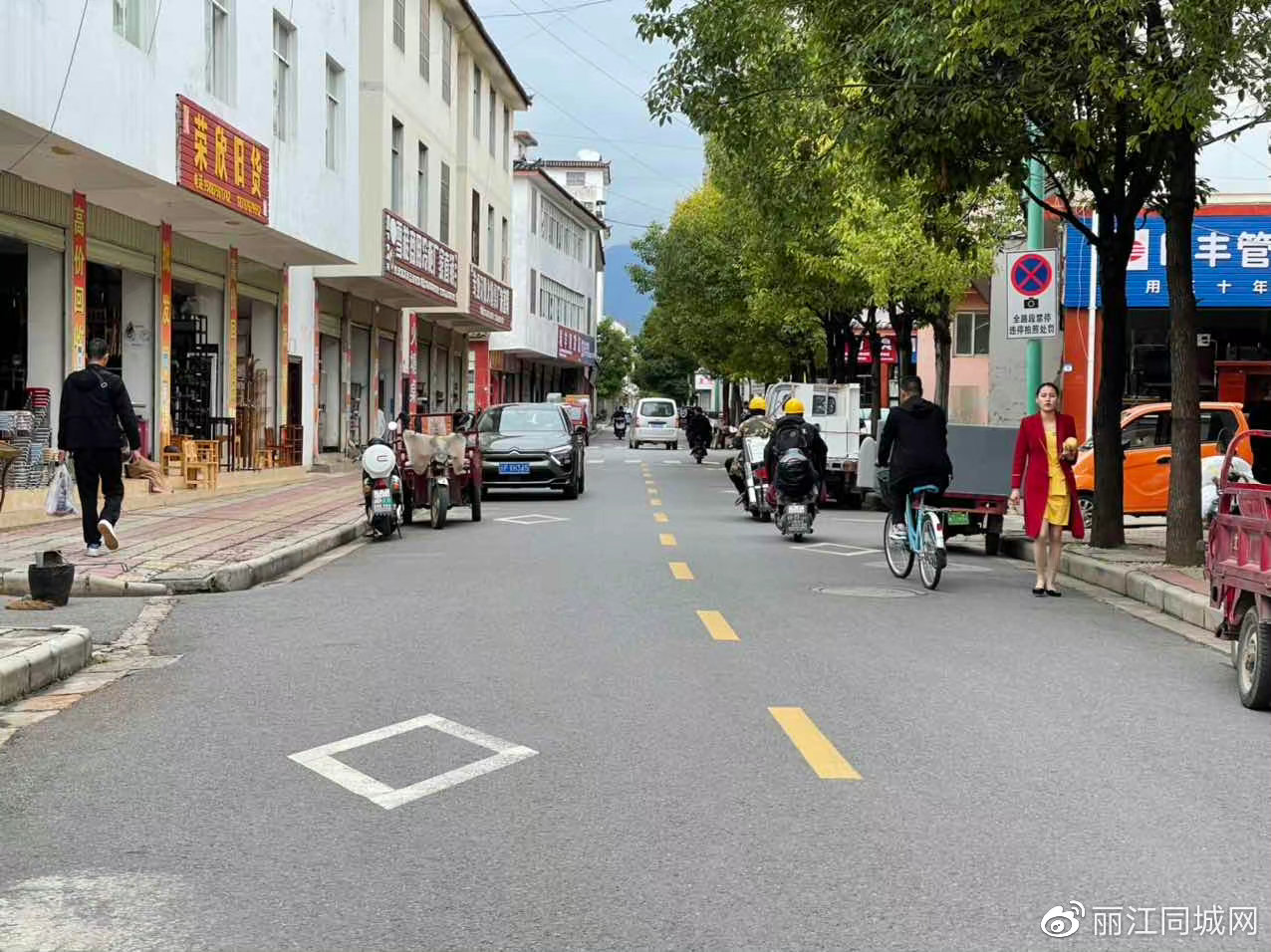 丽江金甲路和裕安路违停堵车严重？7.jpg