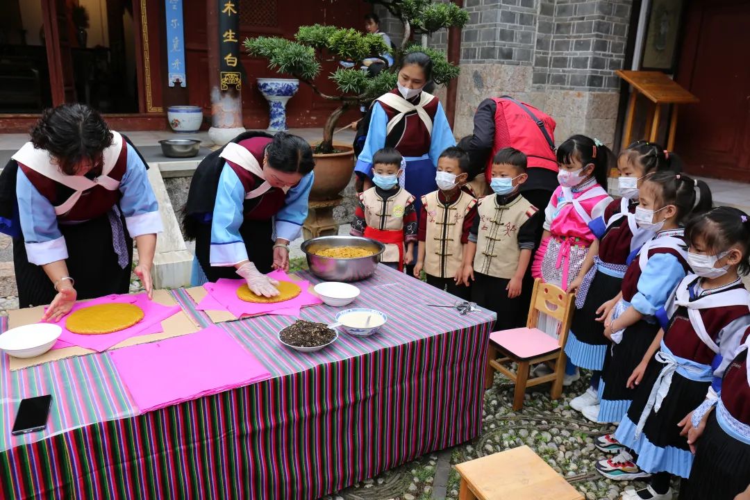 又是团圆时  丽江古城飘出月饼香 (1).jpg