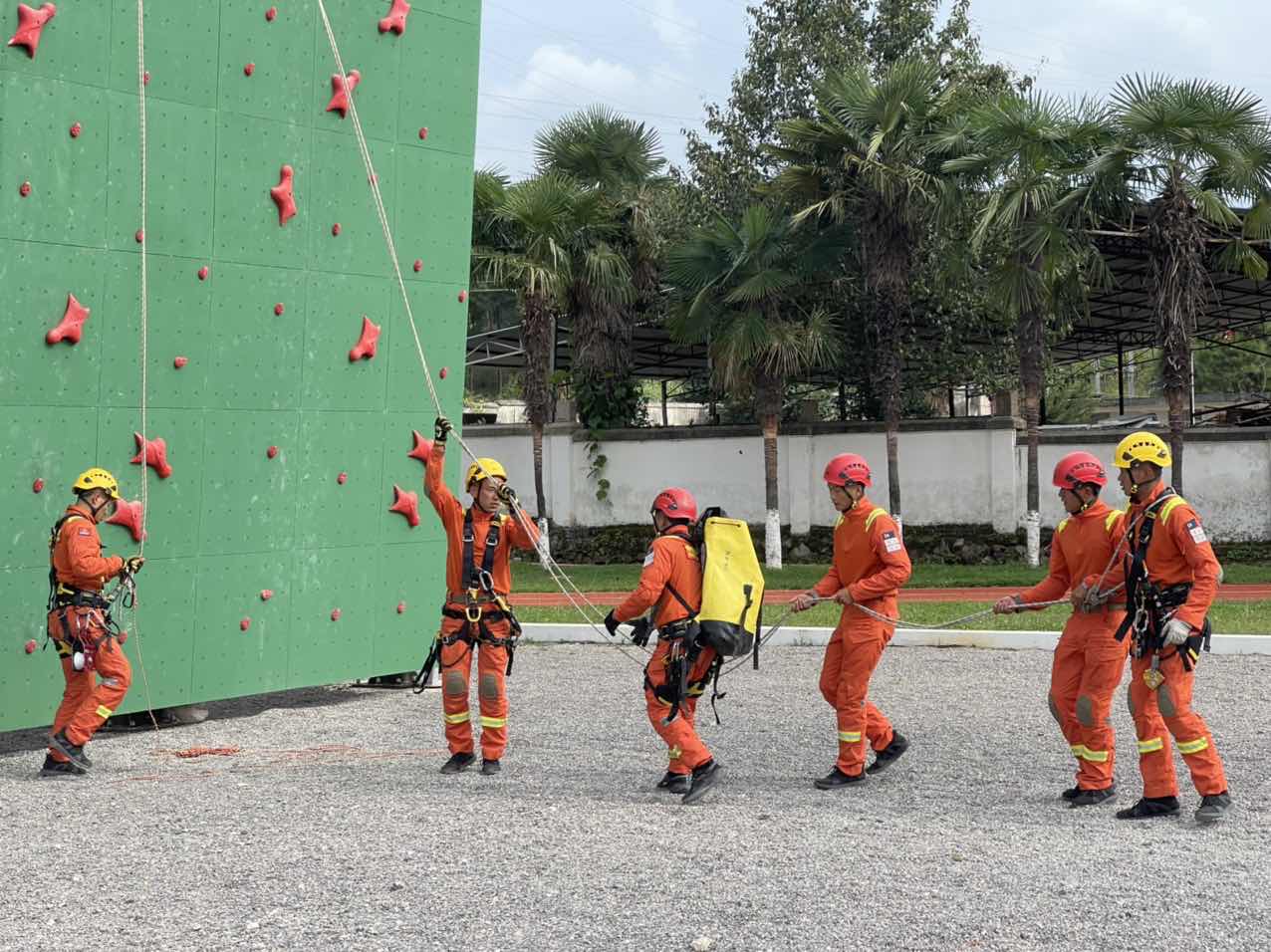 走进玉龙县森林消防 科技加持下的消防救援工作