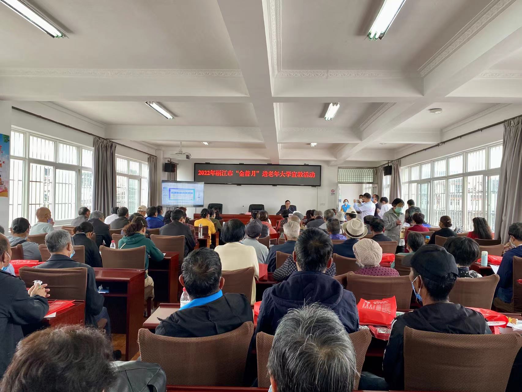 丽江市多部门联动开展养老诈骗宣传教育活动  守好老人“钱袋子” (3).jpg