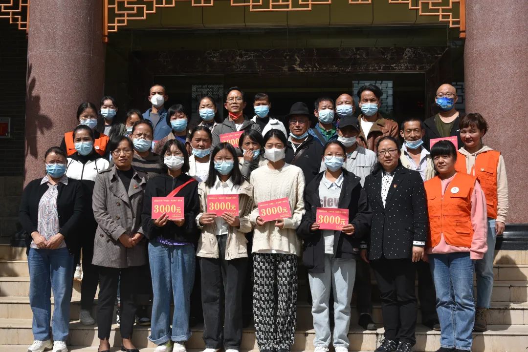 古城区21名女大学生获助学金   