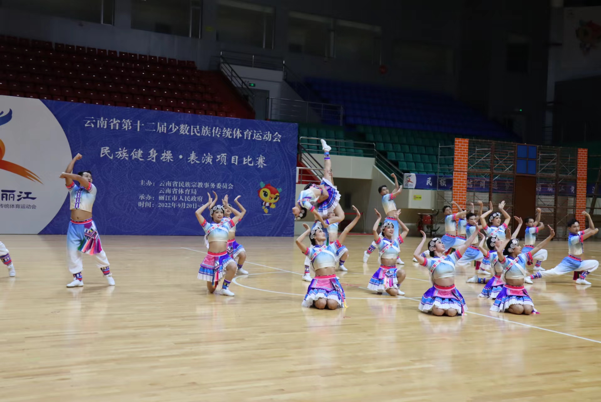 民族健身操 跳出最炫民族风