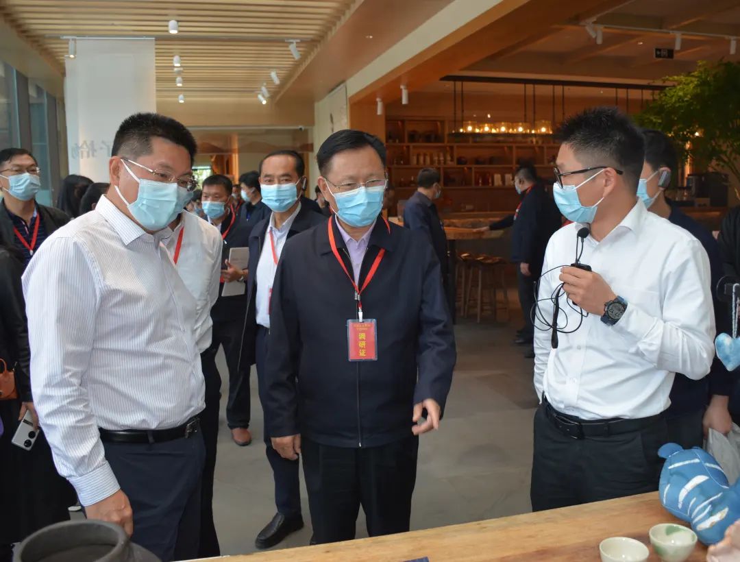 在滇全国人大代表调研组来丽进行专题调研.jpg