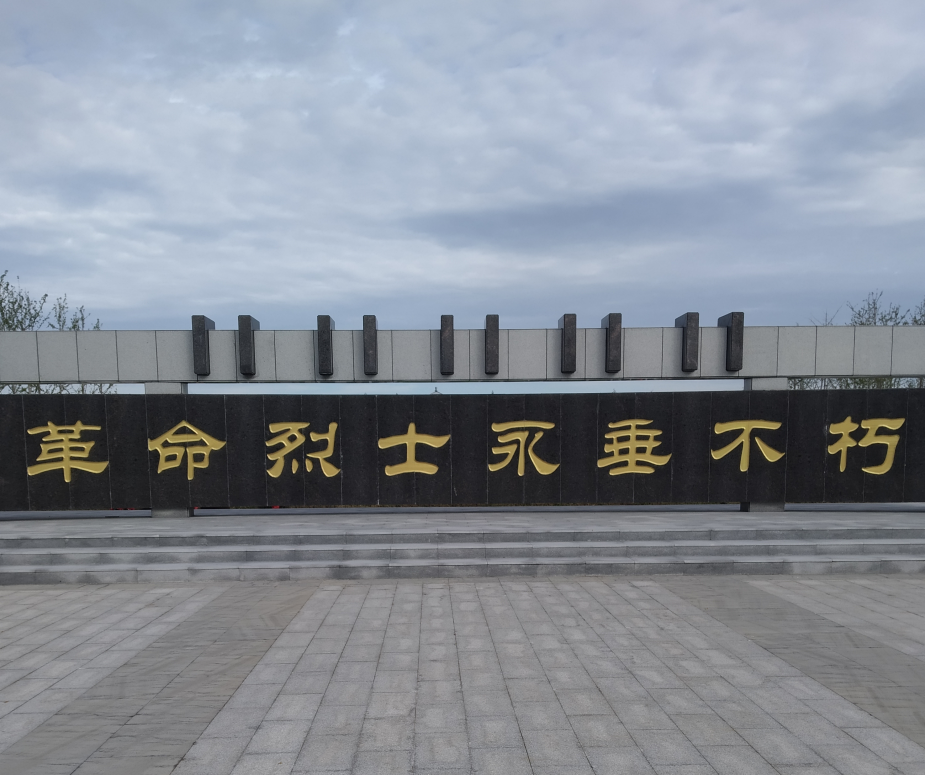 烈士纪念日｜一家三代接力守陵，五年送350多名烈士“回家”2.png