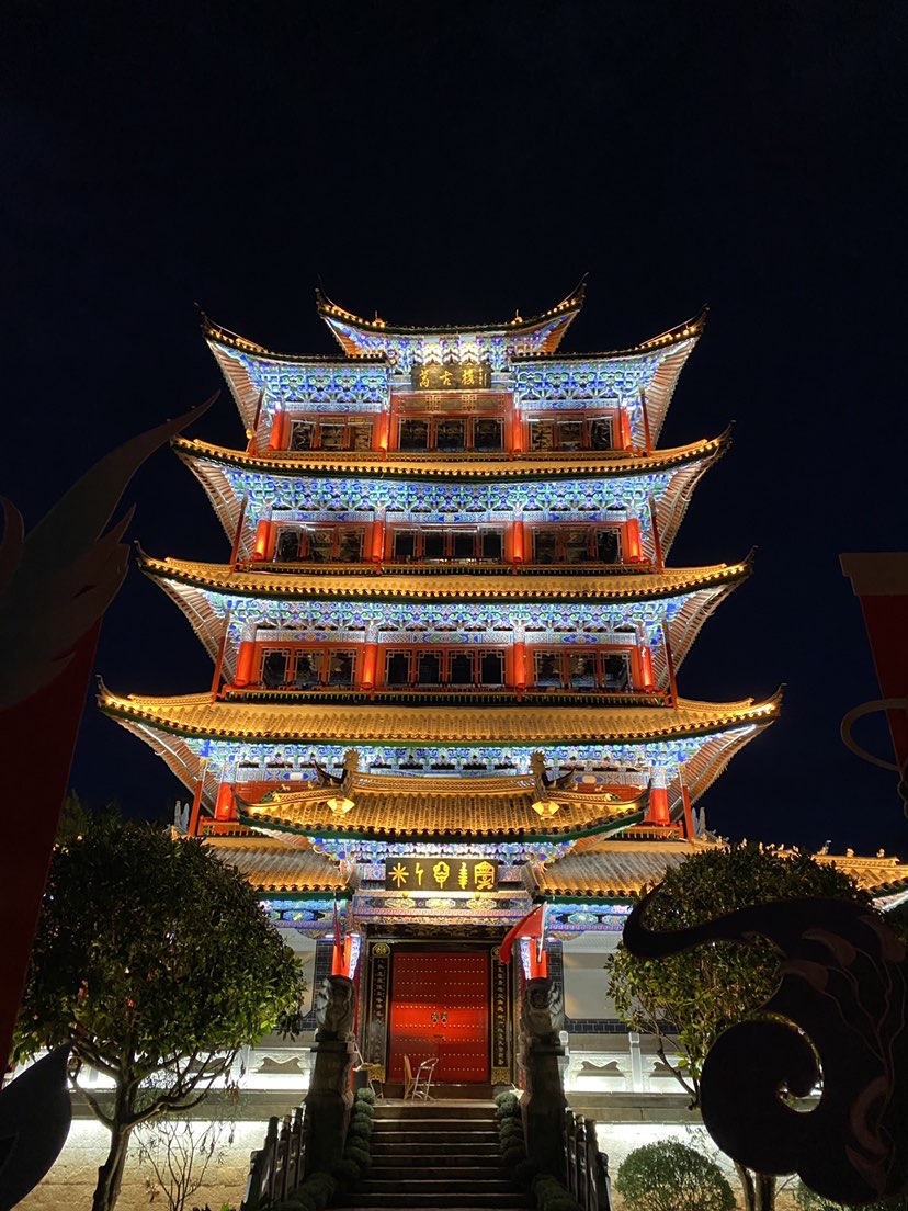 走进狮子山 以另一种方式打开丽江古城的夜