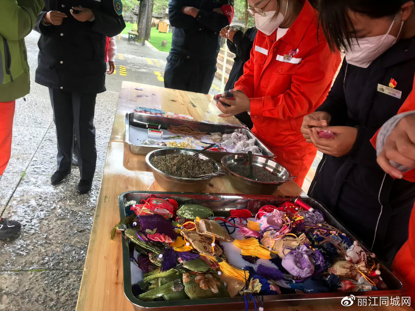 制香囊、免费义诊 玉龙雪山景区开展重阳节主题活动 (3).jpg