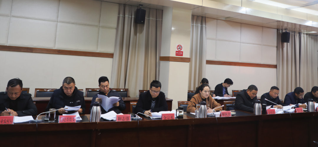 和秋珍主持召开玉龙县十七届人民政府第14次常务会议