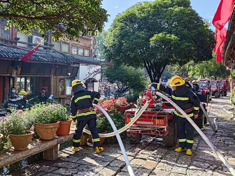 丽江古城举行灭火救援实战演练